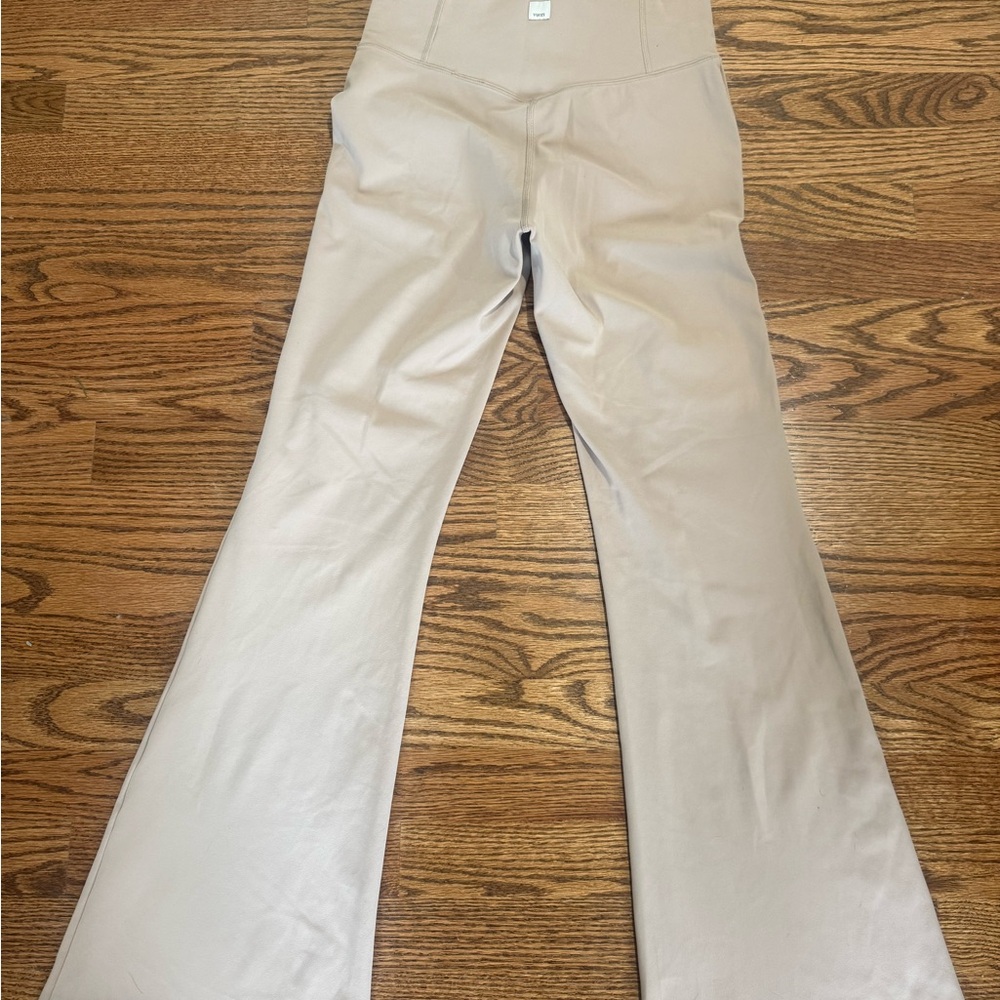 Vuori Women's Light Beige Flare Leggings